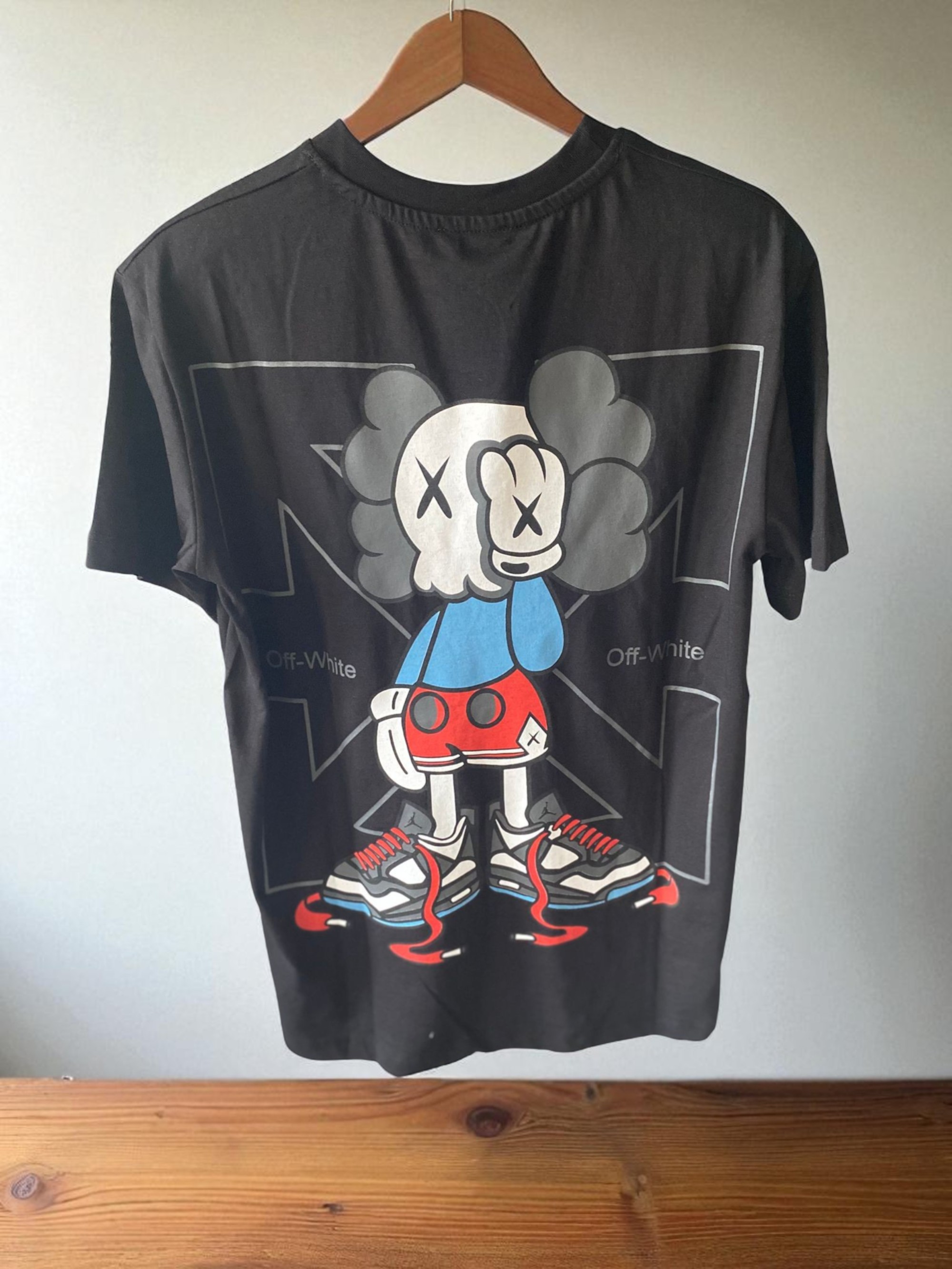 OFF WHITE SIRT BASKILI Tshirt-Siyah