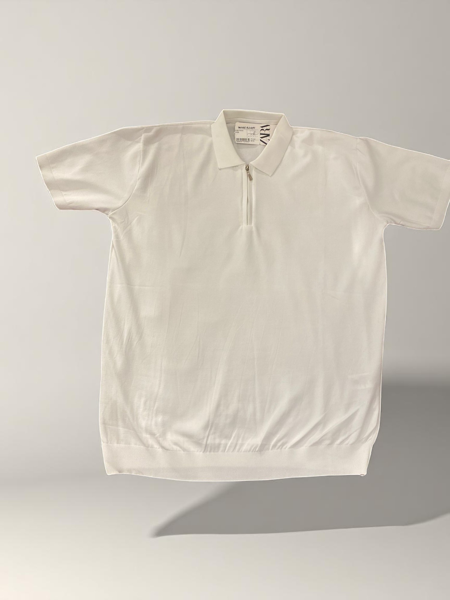 FERMUARLI POLO YAKA T-SHİRT -beyaz