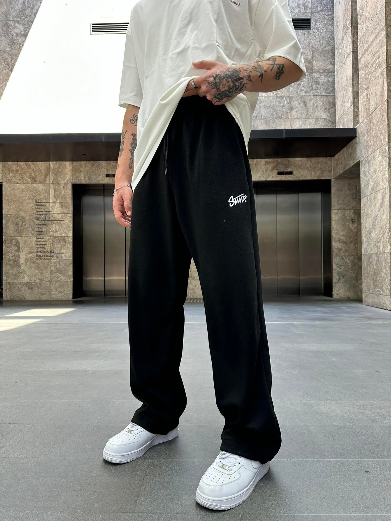 SW Nakışlı Baggy Lastik Paça Eşofman Altı-Siyah