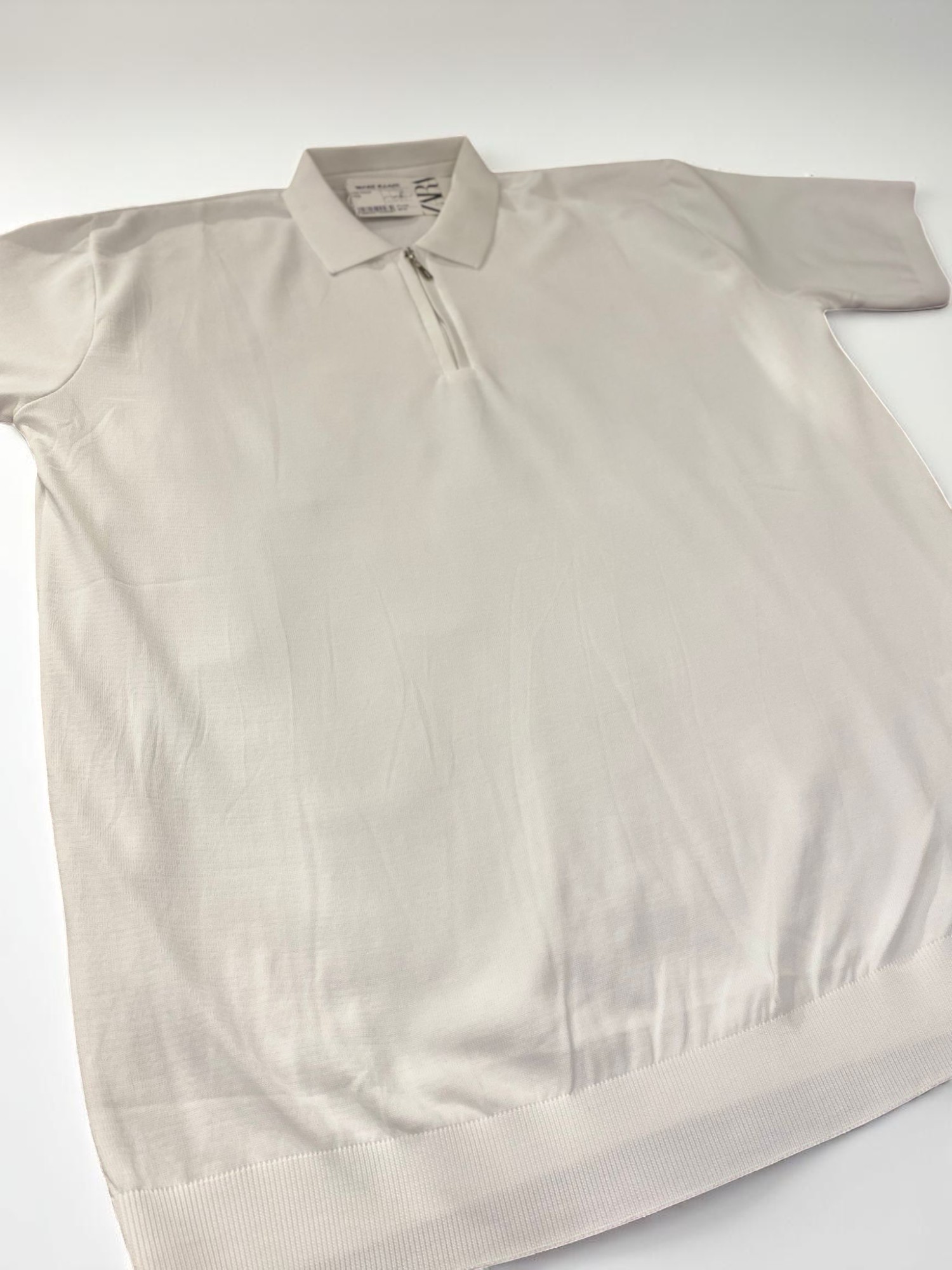 FERMUARLI POLO YAKA T-SHİRT -beyaz