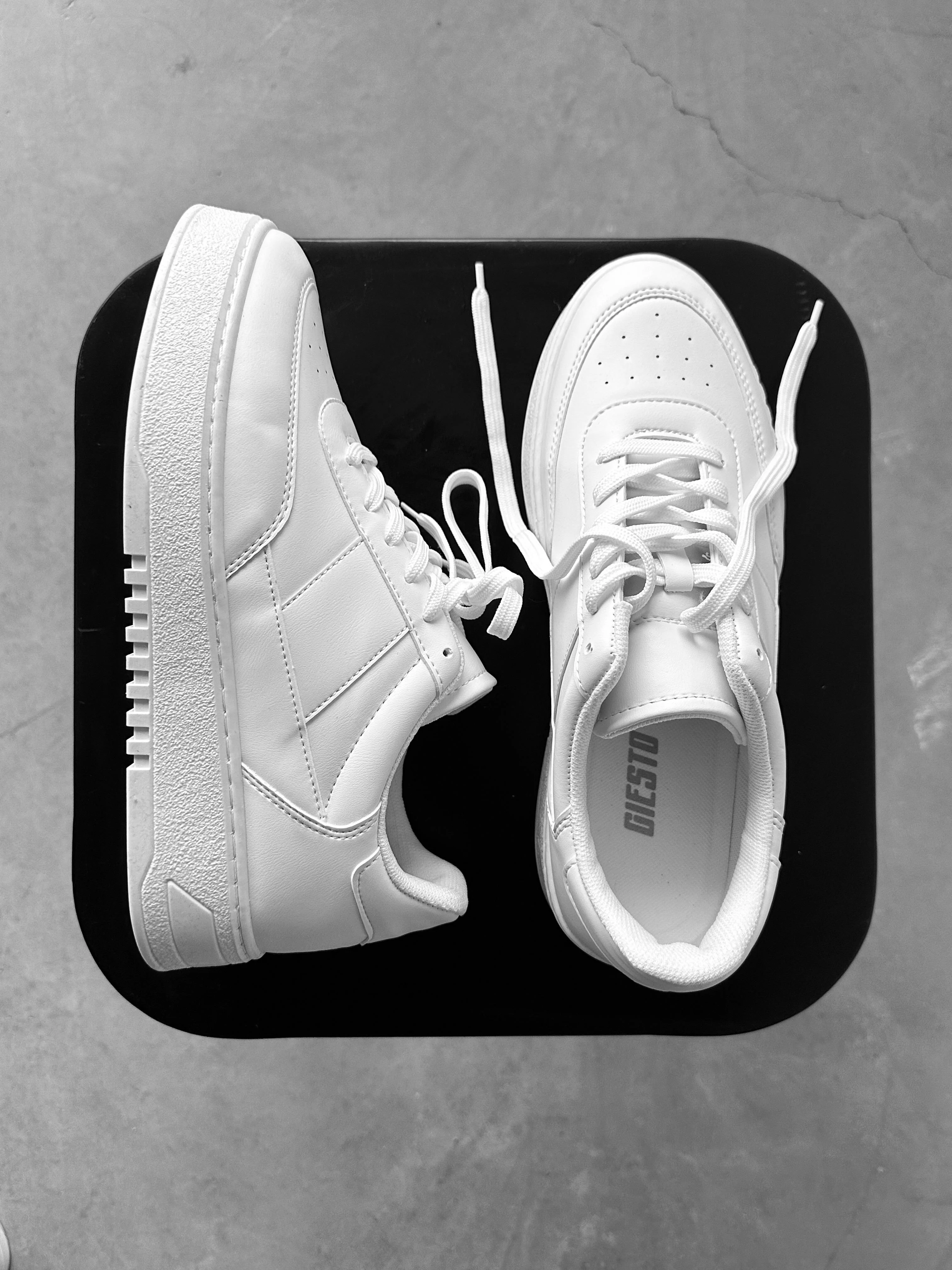 Suni Deri Spor Ayakkabı - Beyaz