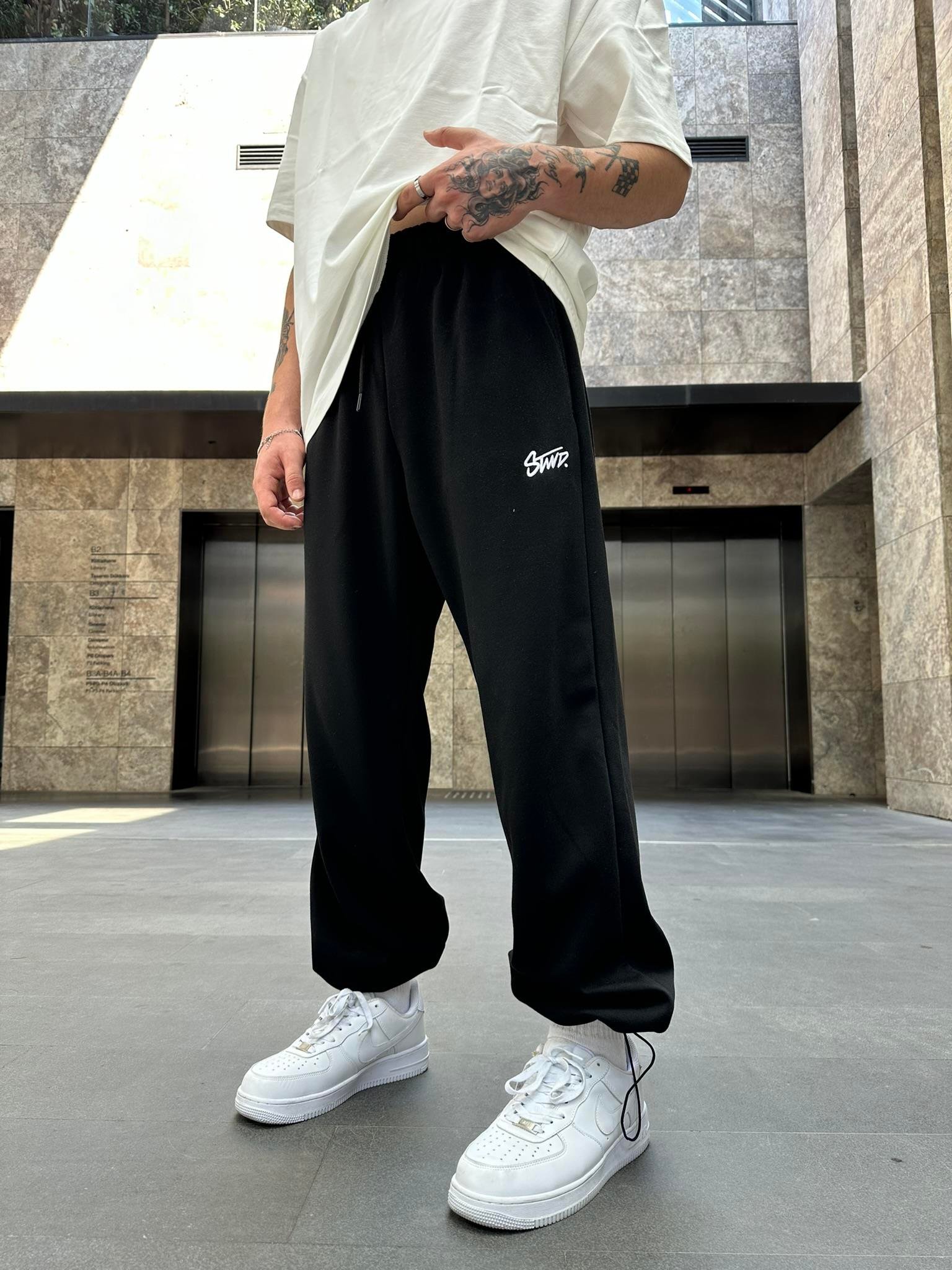 SW Nakışlı Baggy Lastik Paça Eşofman Altı-Siyah
